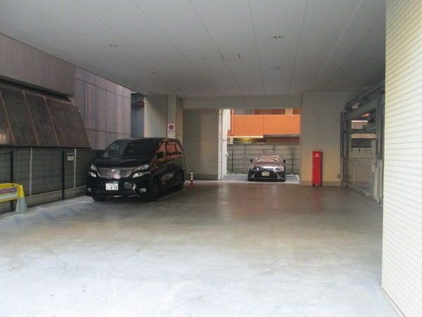 アレクシード晩翠通の駐車場