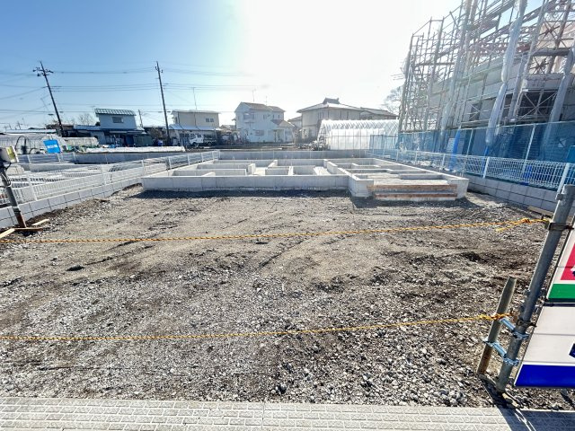 【LiveleGarden】宇都宮野沢町 第7 全2棟の外観|〇建築中〇
1号棟基礎部分です。
全2棟それぞれ個性あふれる内装カラー＆間取りをご用意しております♪
今なら生活スタイルや自分好みに合った建物をお選びいただけます☆
※2026年3月撮影