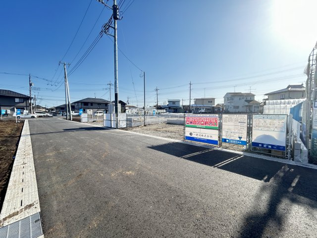 【LiveleGarden】宇都宮野沢町 第7 全2棟の前面道路含む現地写真|〇建築中〇
未完成物件ですが、お近くの同社施工完成物件をご内覧いただくことも可能です☆
お気軽にお問い合わせください♪
※2026年3月撮影