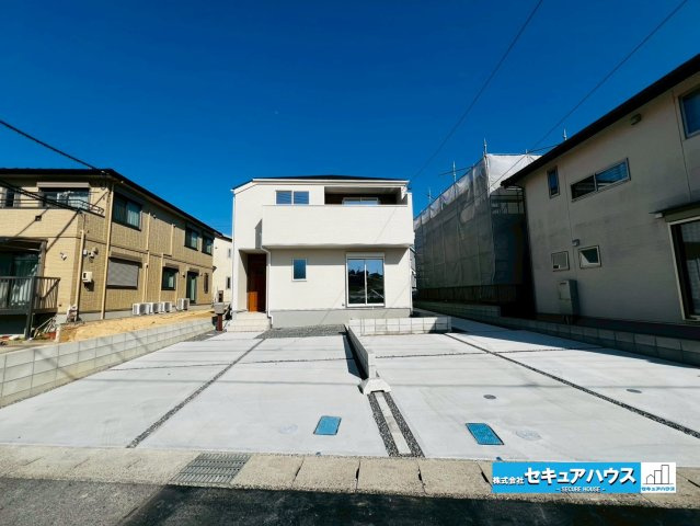 【今からご案内可能】豊明市二村台1丁目　全2棟の駐車場|【駐車場】
◆並列2台の駐車が可能です♪
◆前面道路からの視界を気にせずに生活できる旗竿地です。　　　　　　　　　　　　　　　　　　　　　　　　　　　　　　　　　　　　　　　　　　　　　　　　　　　　