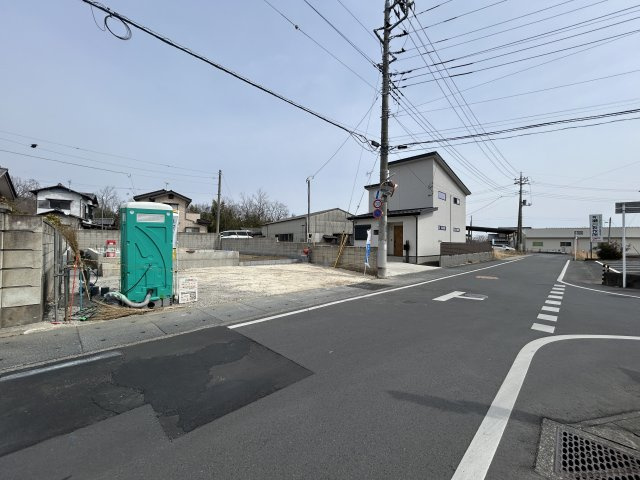 新築　桐生市境野町第8　クレイドルガーデン　１号棟の前面道路含む現地写真|西側接道幅員約6.9ｍ