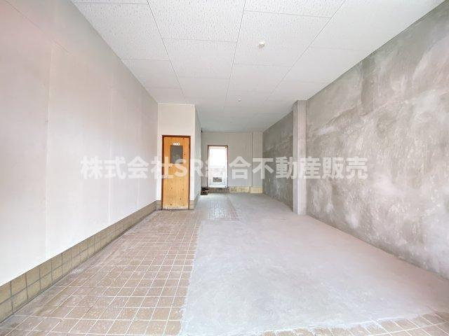 近江堂2丁目店舗付き中古テラスハウスのその他|1F店舗部分。スケルトンの状態なので一から内装をお好きなようにできます！