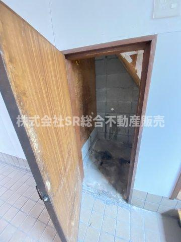 近江堂2丁目店舗付き中古テラスハウスの収納|小物を収納するのに便利です