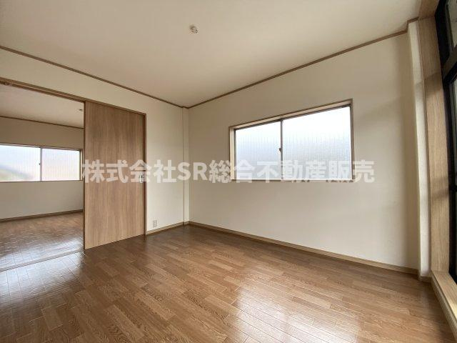 近江堂2丁目店舗付き中古テラスハウスの洋室|使い勝手のいい洋室です！