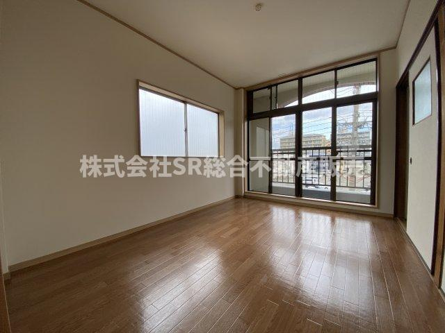 近江堂2丁目店舗付き中古テラスハウスの洋室|個人の部屋や寝室として使える洋室です