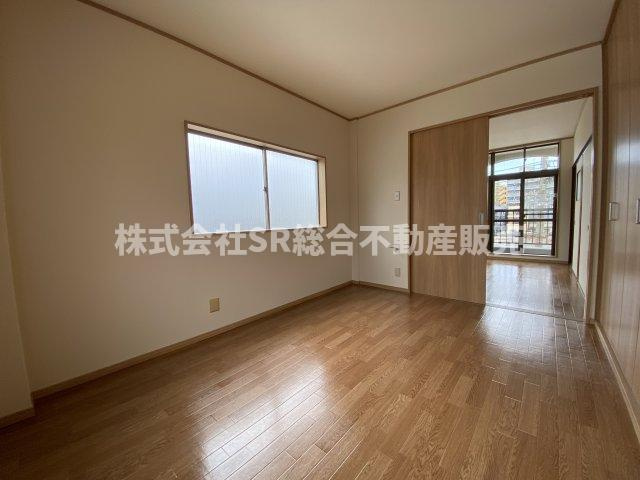 近江堂2丁目店舗付き中古テラスハウスの寝室|落ち着いて過ごせるお部屋なので、寝室にいかがでしょうか
