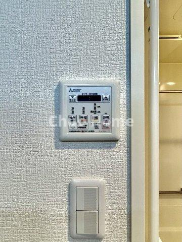 トーア辰巳マンションの内装|【浴室乾燥機】暖房・冷風・換気・乾燥が可能です。毎日を快適に過ごせるうれしい機能が揃っています。雨の日の洗濯物も安心です。