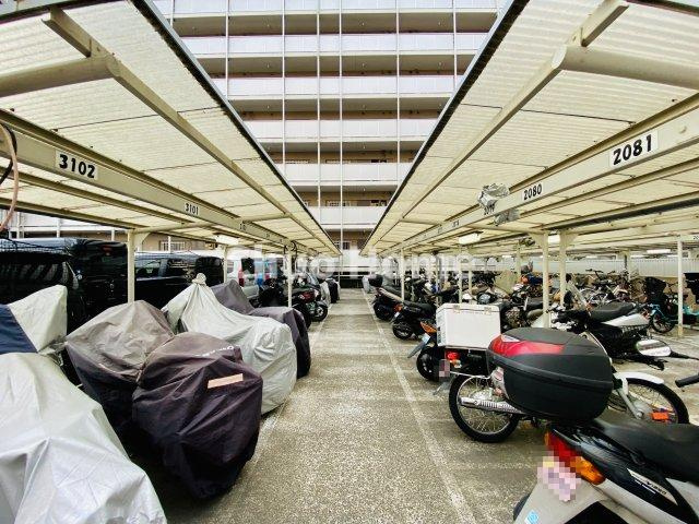 トーア辰巳マンションの駐車場|【バイク置場】最新の空き状況や費用などの詳細は担当スタッフまでお問い合わせください。