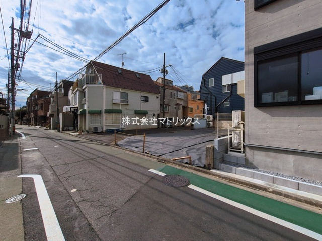 練馬区田柄2丁目　東南角地×建築条件なし　全1区画の前面道路含む現地写真