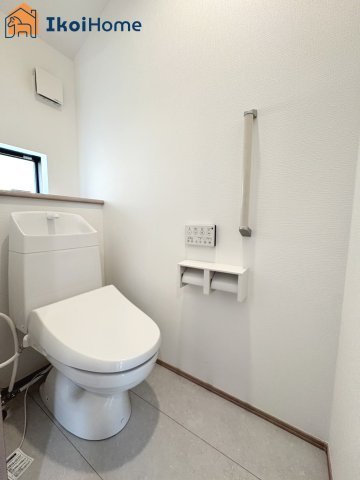 神戸市西区樫野台2丁目　全2棟A号棟　新築戸建のトイレ|【ホームページに現地動画掲載中】●年中無休：当日予約可●トイレが2か所あるので夜中も安心です