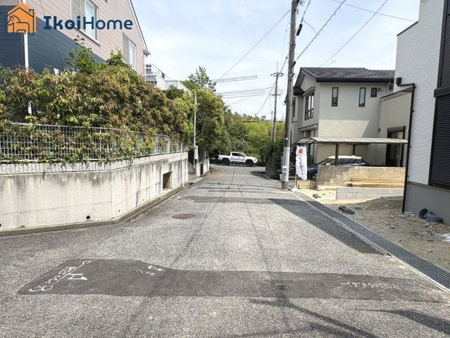 神戸市西区樫野台2丁目　全2棟A号棟　新築戸建の前面道路含む現地写真|●年中無休：当日予約可●西区、垂水区、明石市初。弊社は契約前に新築戸建の住宅診断を無料で行っています