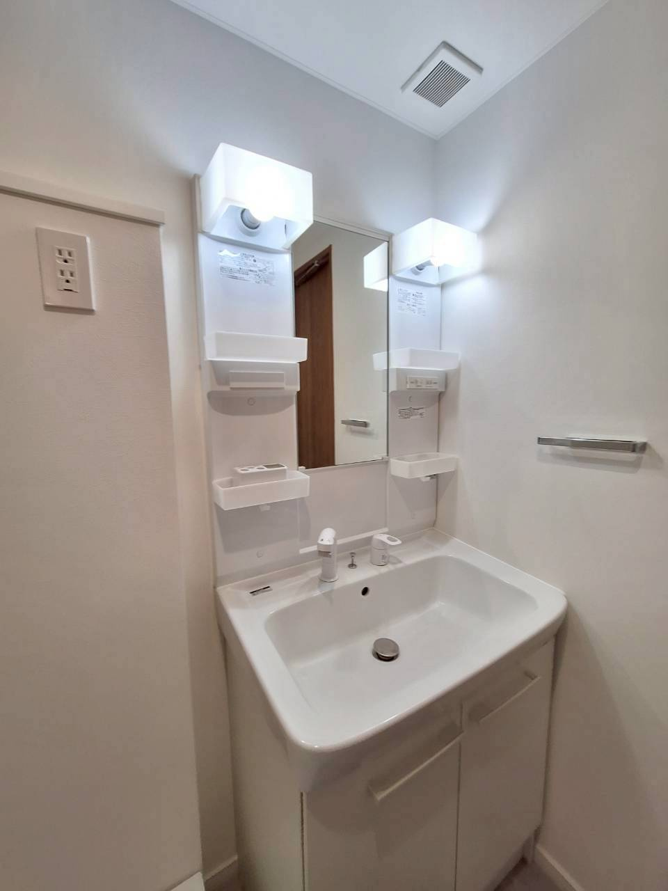 綾瀬プルミエの洗面所
