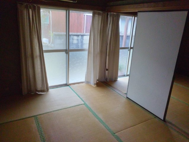 西条市福武甲2136-4　中古戸建の和室