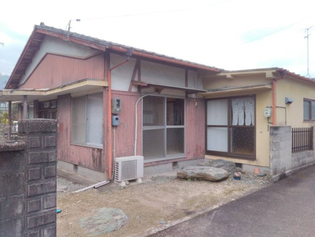 西条市福武甲2136-4　中古戸建