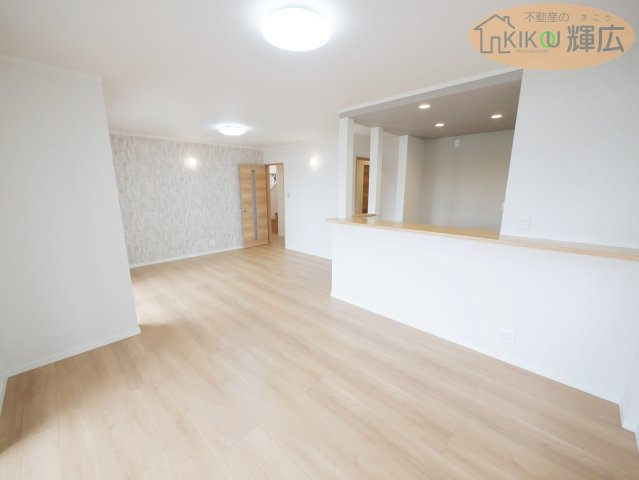 【居間・リビング】 | 明石市魚住町錦が丘1丁目　中古戸建