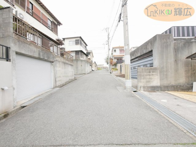 【前面道路含む現地写真】 | 明石市魚住町錦が丘1丁目　中古戸建