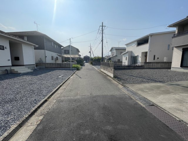 新築戸建・新築建売　太田市南ヶ丘町第2　尾島小学校・尾島中学校の前面道路含む現地写真