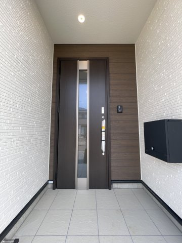 新築戸建・新築建売　太田市南ヶ丘町第2　尾島小学校・尾島中学校の玄関