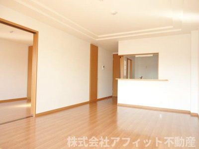 【居間・リビング】 | サンガーデン曙 | LDK16.3帖