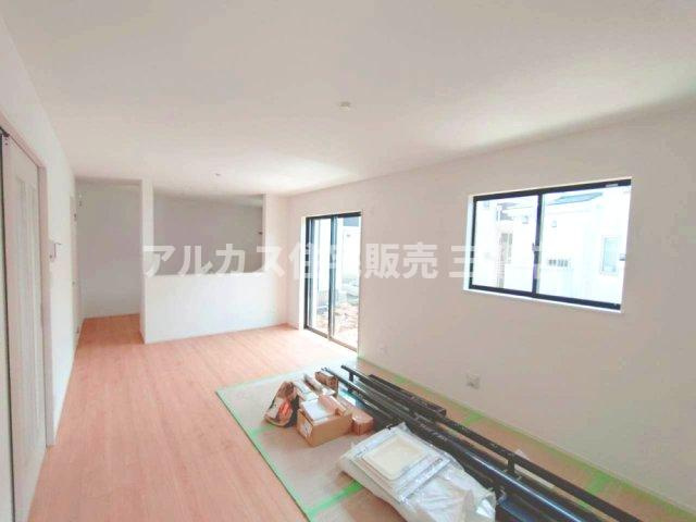 狛江市中和泉５丁目 小田急線 狛江駅 新築戸建の居間・リビング