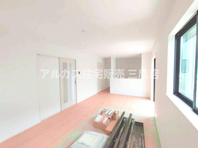 狛江市中和泉５丁目 小田急線 狛江駅 新築戸建の居間・リビング