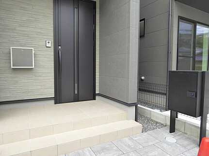 安佐北区口田南３丁目の玄関