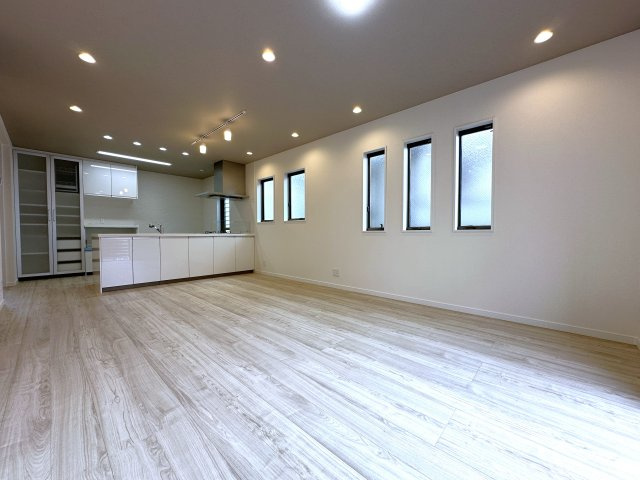 神戸市垂水区千鳥が丘3丁目新築戸建の居間・リビング