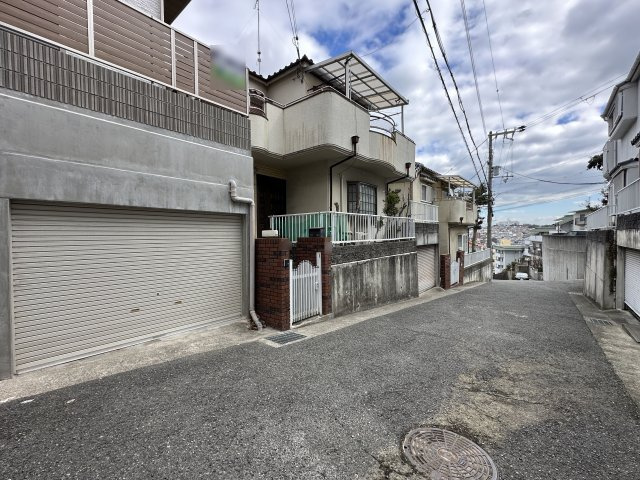 神戸市垂水区千鳥が丘3丁目新築戸建の前面道路含む現地写真
