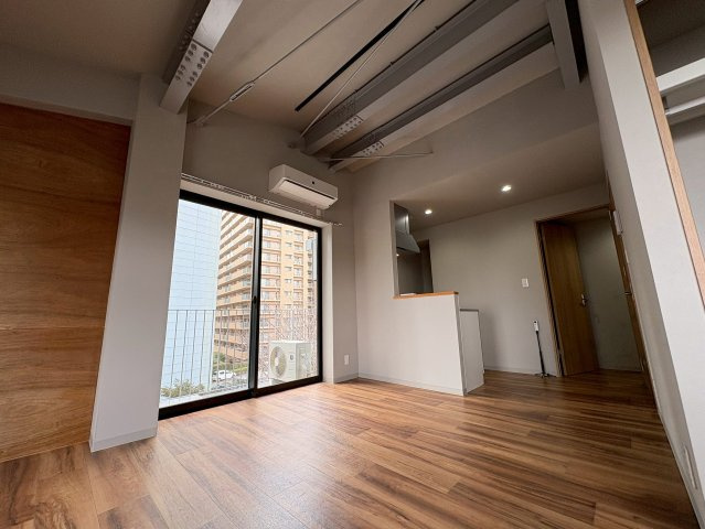 宝塚駅前BASEの居間・リビング