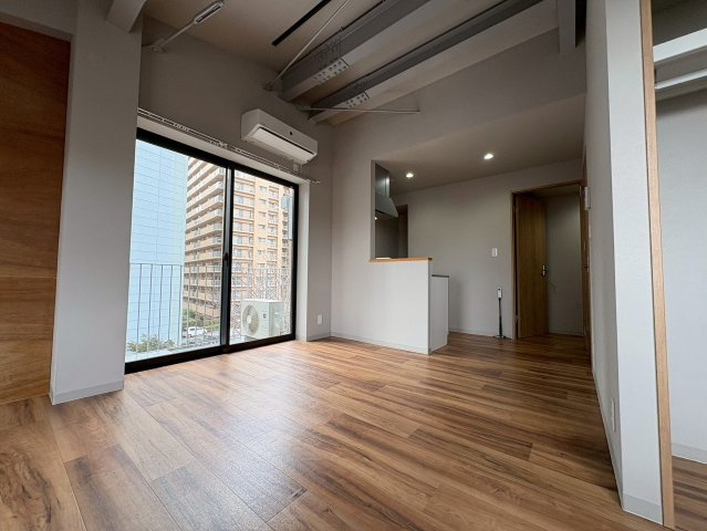 宝塚駅前BASEの居間・リビング