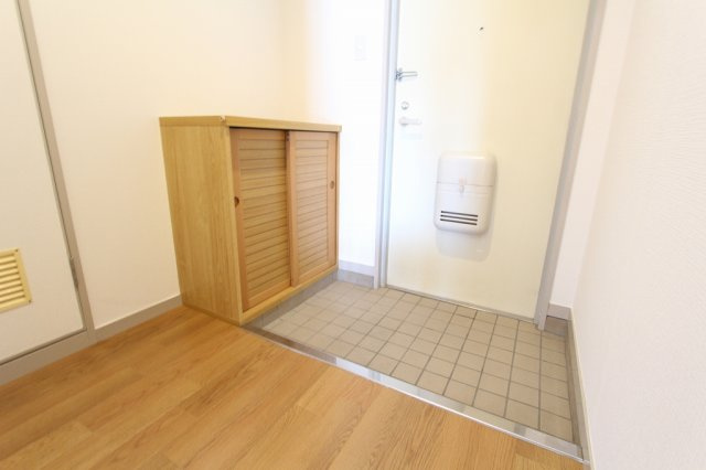 ハイツユーリーの玄関