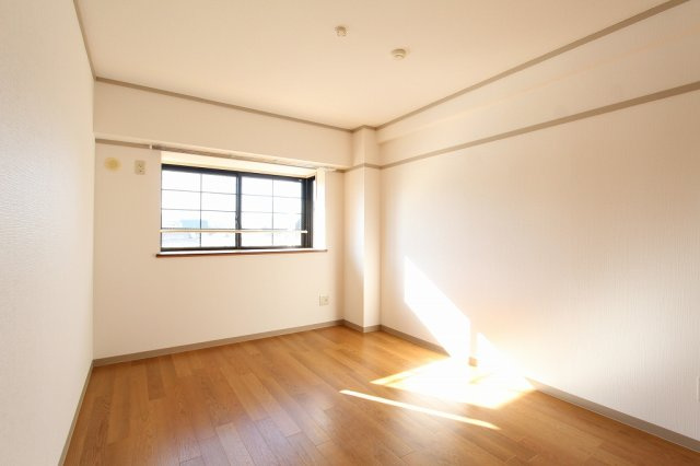 ハイツユーリーの洋室