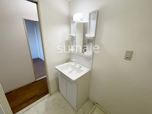 グランソレイユ大宮の洗面所|独立洗面台です。