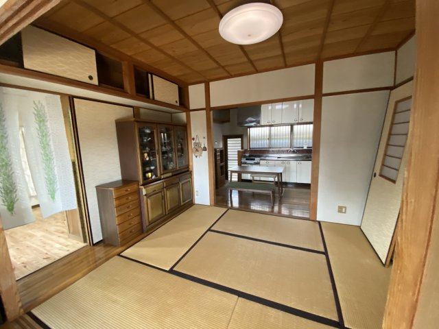 宮崎県串間市本城湊（みなと）地区一戸建ての居間・リビング|現在ご入居中のため、改装前の写真を掲載しています
