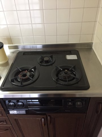 ネオメゾンフジのキッチン|コンパクトなキッチンで掃除もラクラク