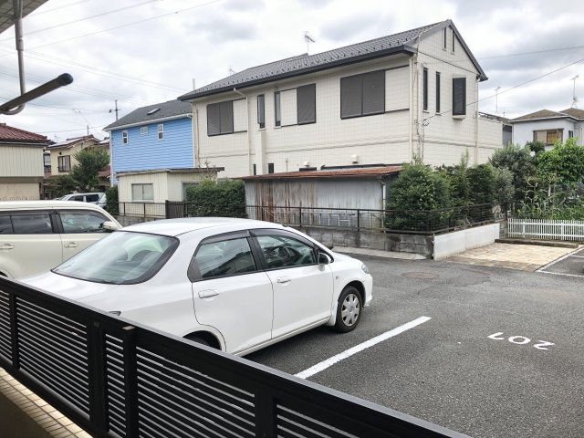 ネオメゾンフジの駐車場|駐車場があるので、車を買う予定の方も安心です