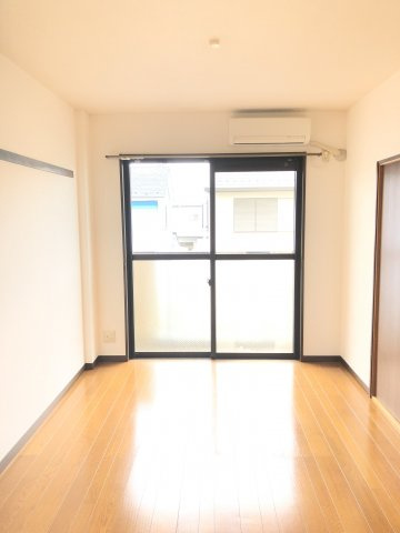 ネオメゾンフジの洋室|きれいな洋室です