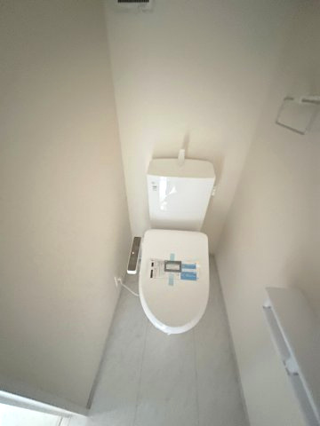 福生市熊川　新築戸建全1棟のトイレ|1階温水シャワートイレ