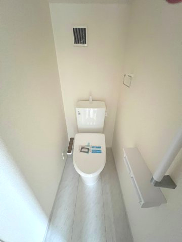 福生市熊川　新築戸建全1棟のトイレ|2階温水シャワートイレ