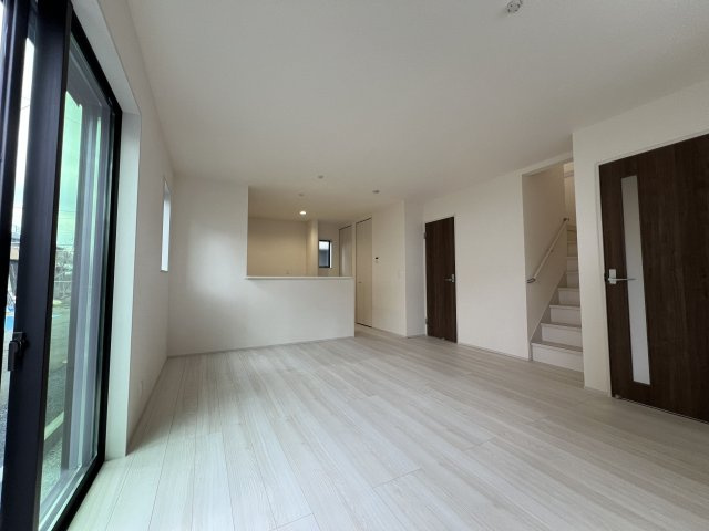 福生市熊川　新築戸建全1棟の居間・リビング|LDK16.75帖