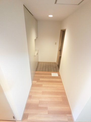 リズ市川平田の玄関