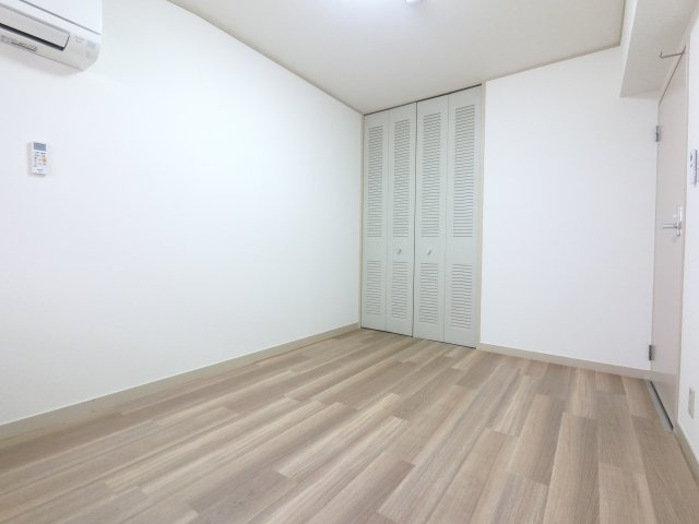 リズ市川平田の寝室