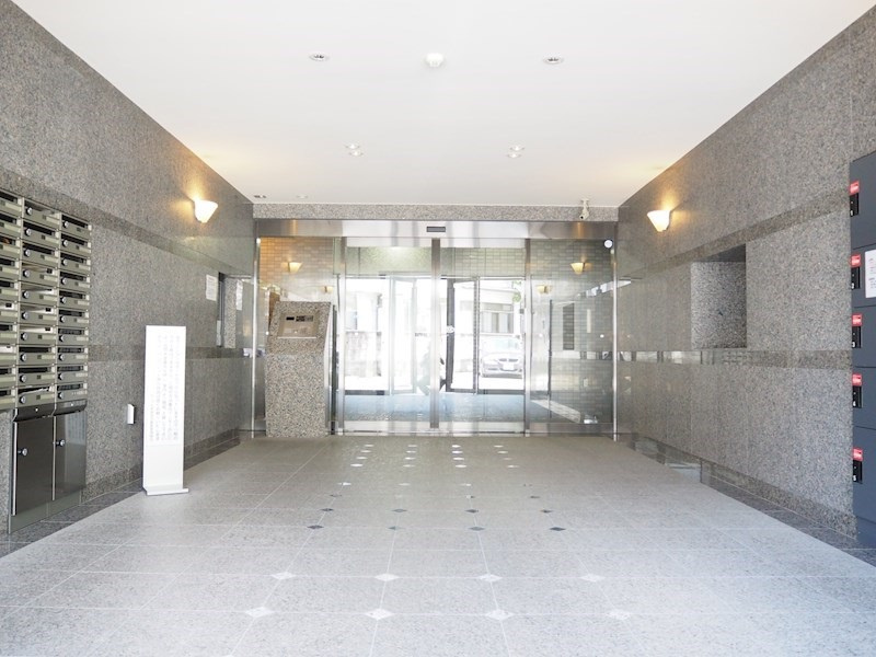 ルーブル早稲田弐番館のエントランス