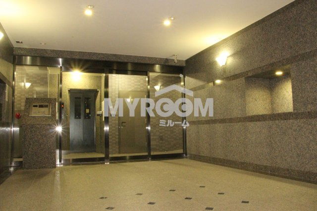 ルーブル早稲田弐番館のエントランス