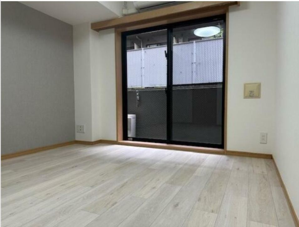 ルーブル早稲田弐番館の居間・リビング|キレイなフローリングのお部屋★