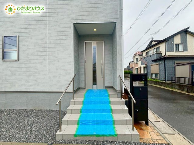 野田市中里3期　新築戸建　1号棟の玄関|手すり付きです♪