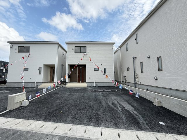 宜野座村漢那　第2（全4棟）3号棟の外観|3号棟　並列駐車3台完備♪EV車充電設備付き♪
