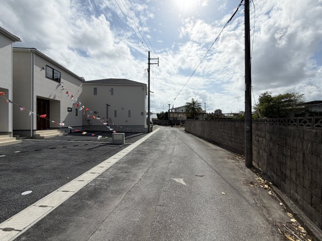 宜野座村漢那　第2（全4棟）3号棟の前面道路含む現地写真|※北西側4.2m～5.85m♪