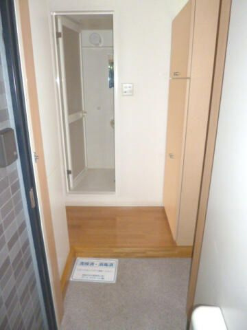 スカイコート文京白山の玄関