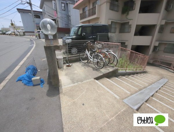 東生駒ハイツのエントランス